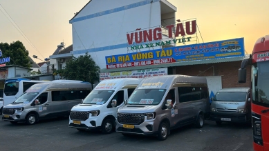 Xe 18 chỗ - Nam Việt