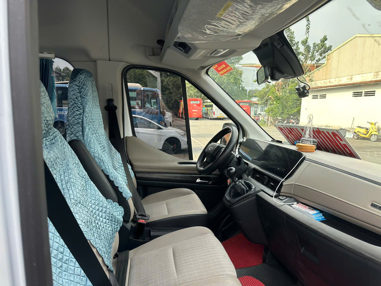 Xe 18 chỗ - Nam Việt